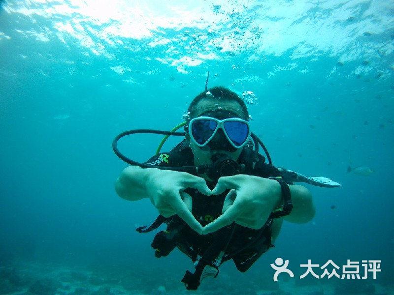 逃离宽敞的健身房