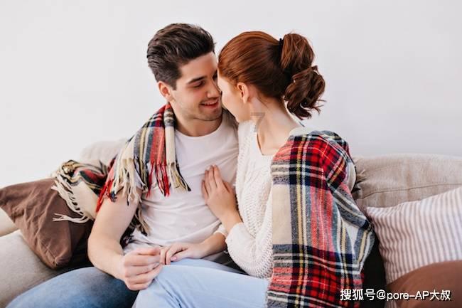 夏季的时尚女孩