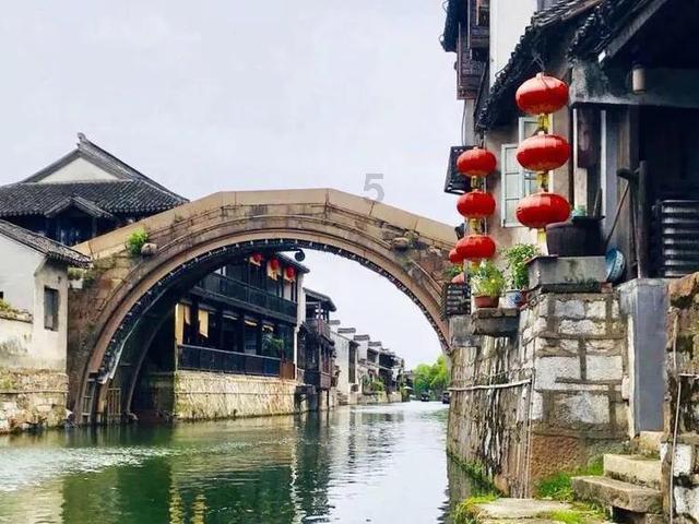 1月21日河南商丘,爸爸脑出血住院,妈妈已经去世,男孩独自在医院照料父亲,镇政府:会给予扶持,安排人员轮流照顾,让孩子安心上学
